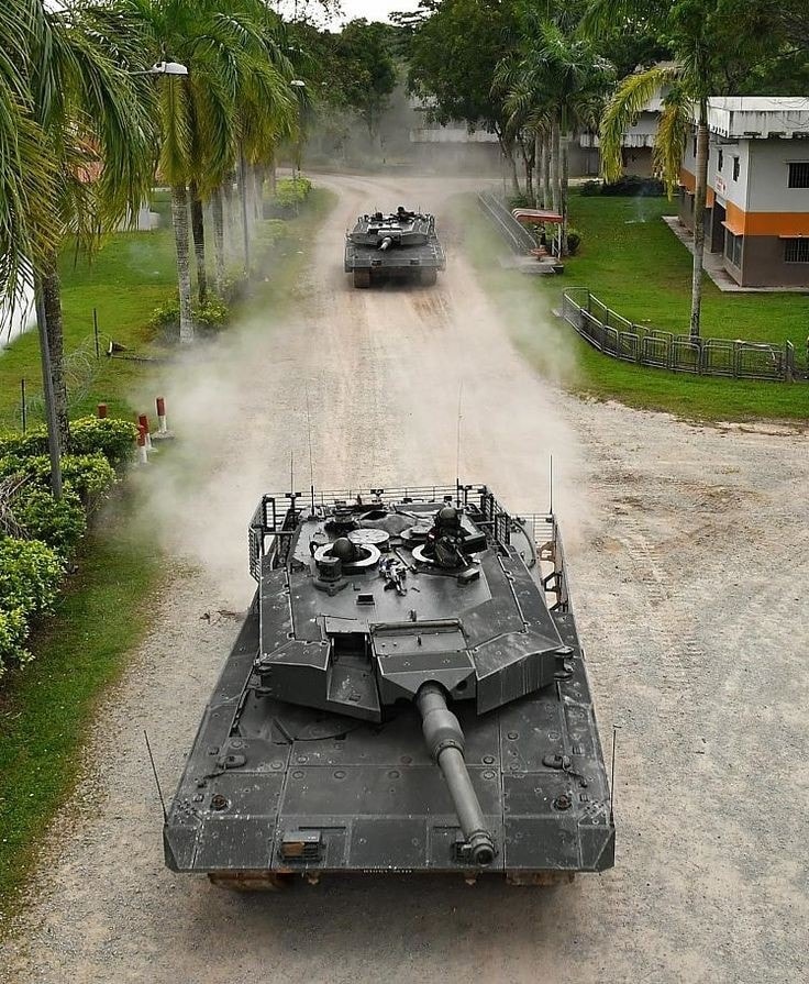 TRUFAULT's tweet photo. #Leopard2SG
🇸🇬
#Tanks #tank #tanks #tanka #tankmen #tanktop #Singapore https://t.co/8DWD6dk8xW