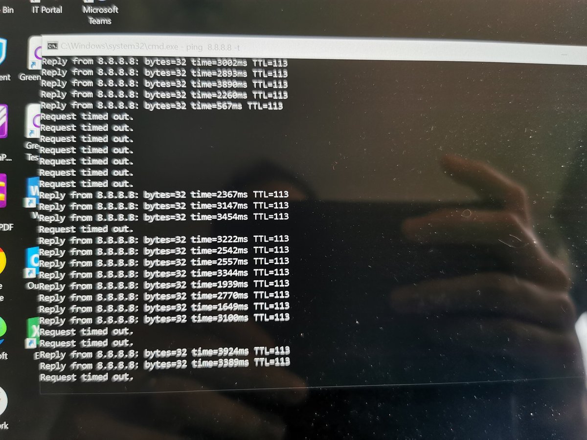 bAtesy88's tweet photo. @virginmedia so first Virgin are their usual inept selves meaning I need to tether to my O2 network and I get this shit. Fucking useless https://t.co/RKOo2e7DtF