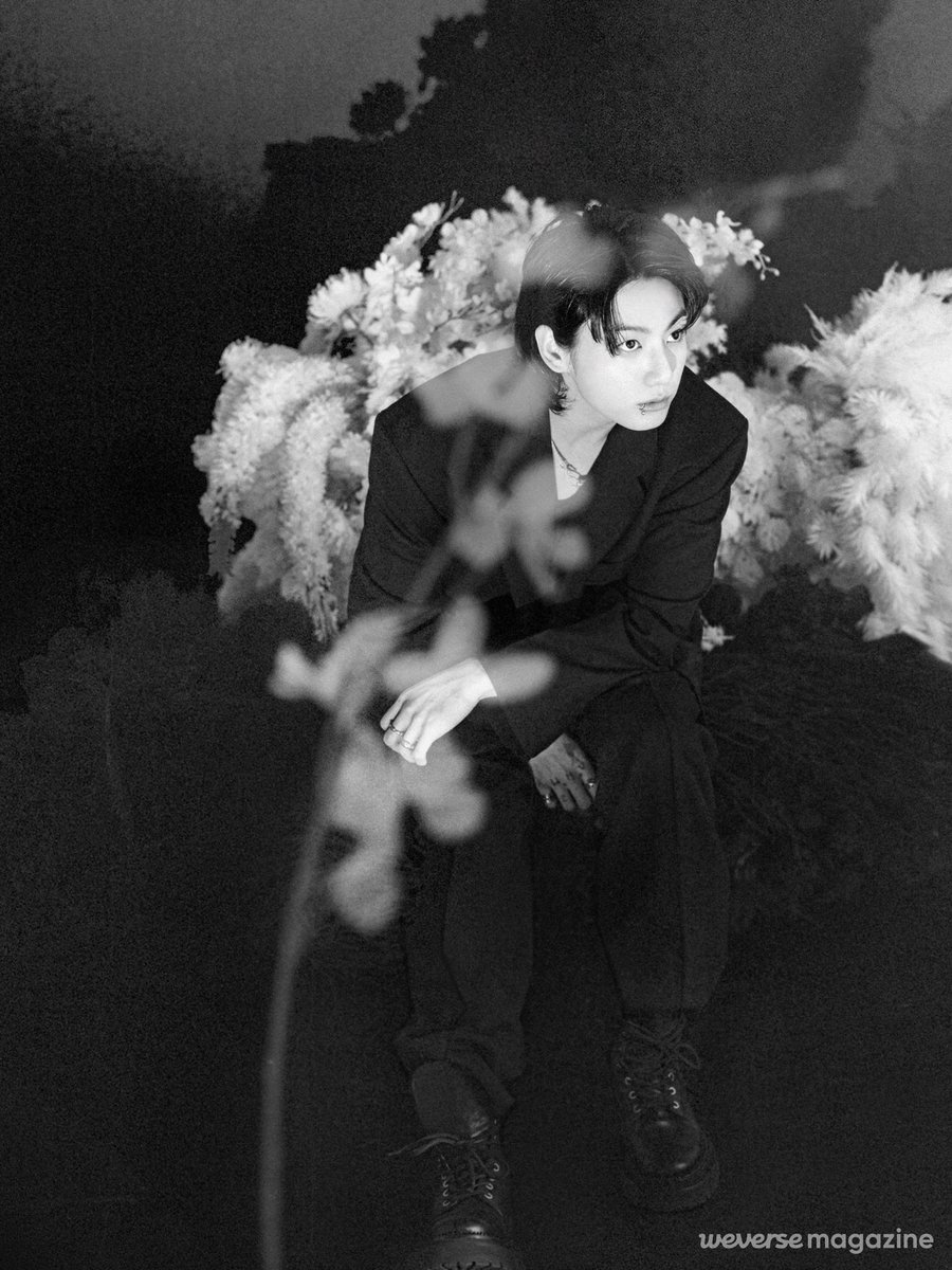 I want to be that kind of pop star someday, I want to be able to really experience that feeling. I hope the day comes that I can look at myself from a third-person perspective and give myself that kind of recognition. I’ll know I’m that kind of pop star once I can do that.