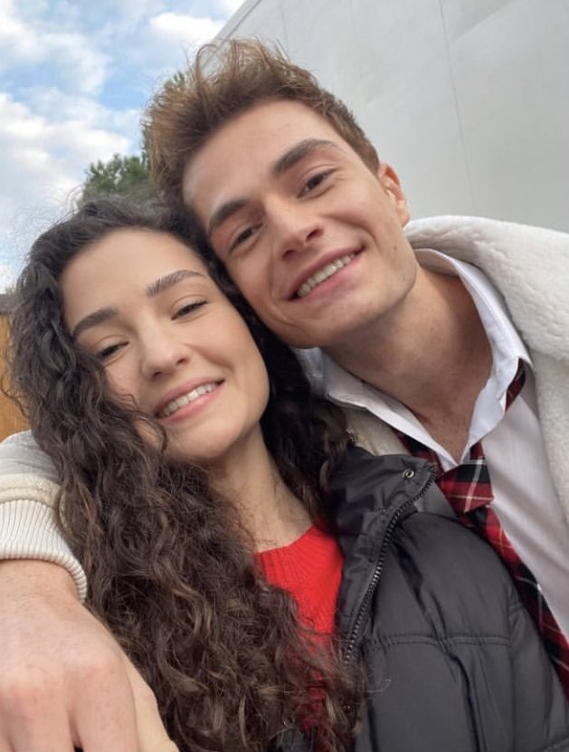 #Kardeşlerim dizi çifti #Süsöm ise rt 
#Kardeşlerim dizi çifti #Ayber ise yorum

(Çeyrek Final)

Tarafını seç 🔥🔥🔥 
(Takip edilmeden yapılan seçimler geçersizdir)