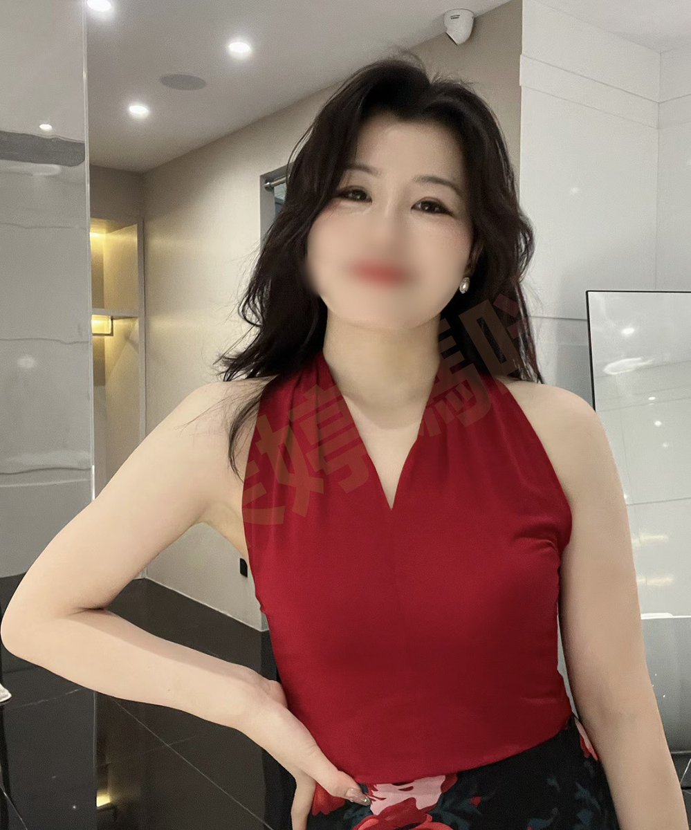dbdnd10455's tweet photo. 以前有人撩我，我都說結過婚了，就直接被對方刪了，現在好了，我說結過婚了，對方更起勁了
現在都是喜歡熟女 那茉婷有人喜歡嗎？
#人妻 #熟女 #約會 #轉推留言愛心加追蹤 https://t.co/wzswcIxmVd