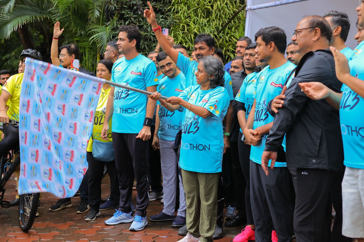 IncomeTaxMum's tweet photo. Celebrating IT Day 2023, a cyclothon was held by the IT Dept. Mumbai. The event saw participation of over 300 officers/officials of the Dept. Pr. CCIT, Geetha Ravichandran along with @SunielVShetty , @vickykaushal09  and @AyonikaPaul  flagged off the event. @IncomeTaxIndia https://t.co/xGrjVB3GmE