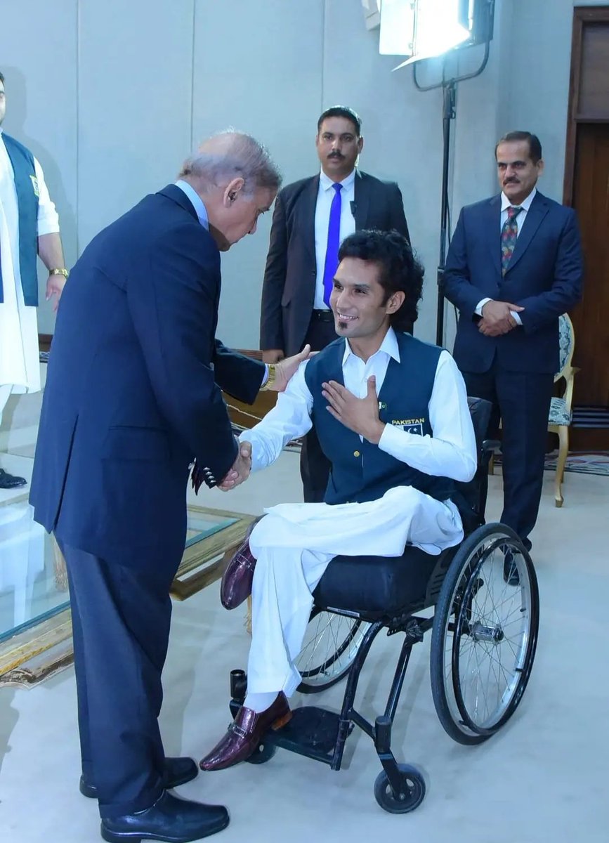 altafrx7's tweet photo. Alamdillah once again hounour by PM @CMShehbaz.
Thank you @CMShehbaz for your kind support @president_pmln @pmln_org https://t.co/ulL5b7agNz