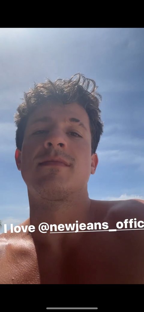 RT @pannchoa: Charlie Puth continues to show his appreciation for NewJeans
https://t.co/U8uQ4HvfY2 https://t.co/AwIYhuORm6