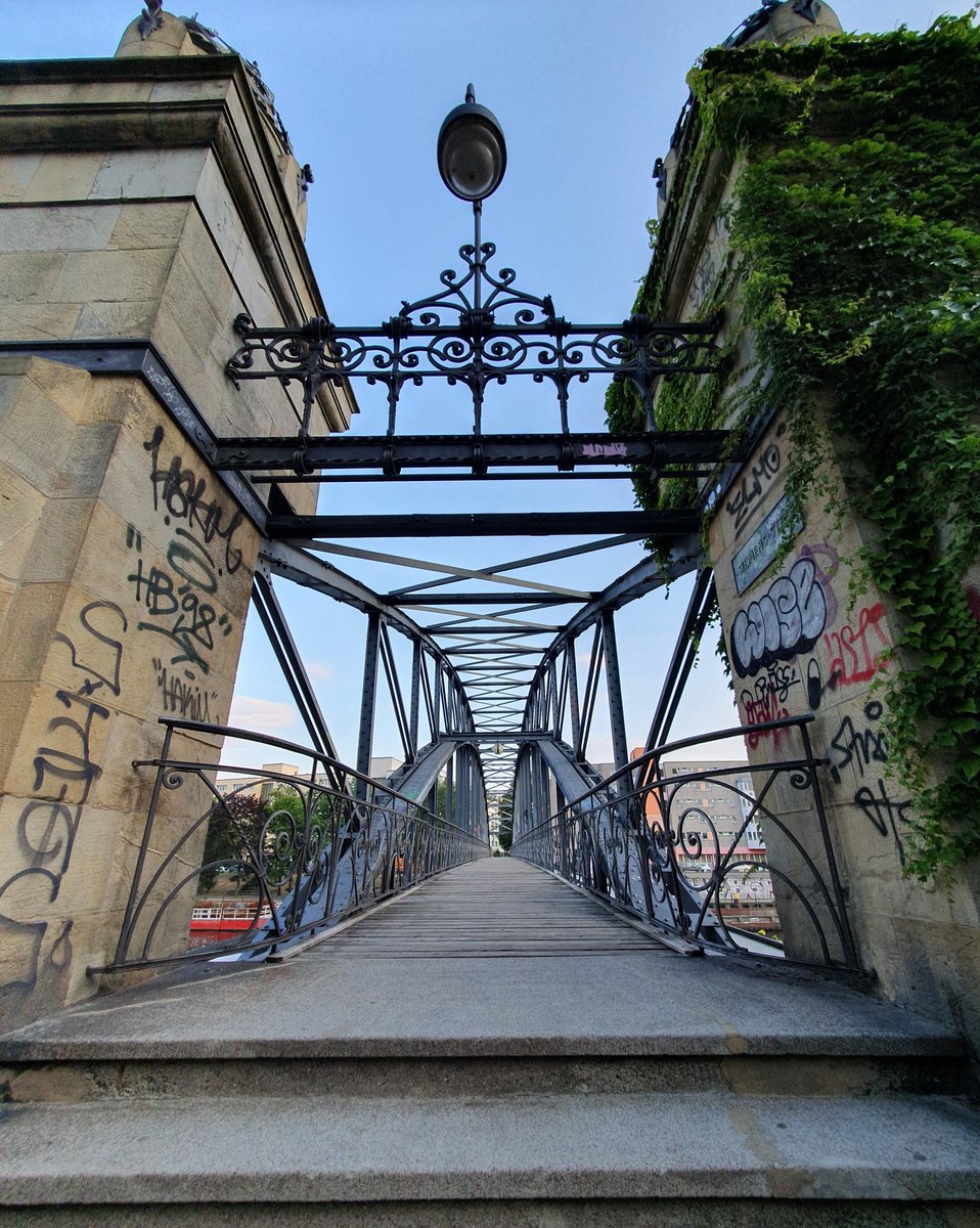 Bonus ! Der Siemenssteg ... ist eine Brücke weiter von der Caprivibrücke, die dem CapRivi den Namen gibt.