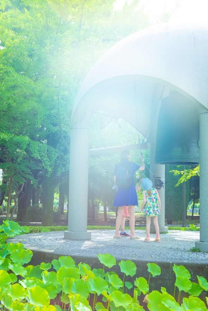 The sound of a bell echoes in the peaceful park, creating a serene atmosphere.

#Leica #広島 #photo #写真 #写真好きな人と繋がりたい #photography #写真撮ってる人と繋がりたい #写真で奏でる私の世界 #ファインダー越しの私の世界 #キリトリセカイ #HIROSHIMA