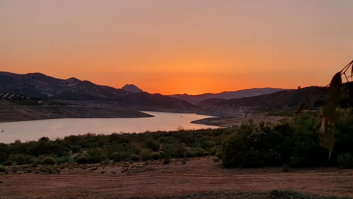 serolf's tweet image. #nocheblanca #iznajar