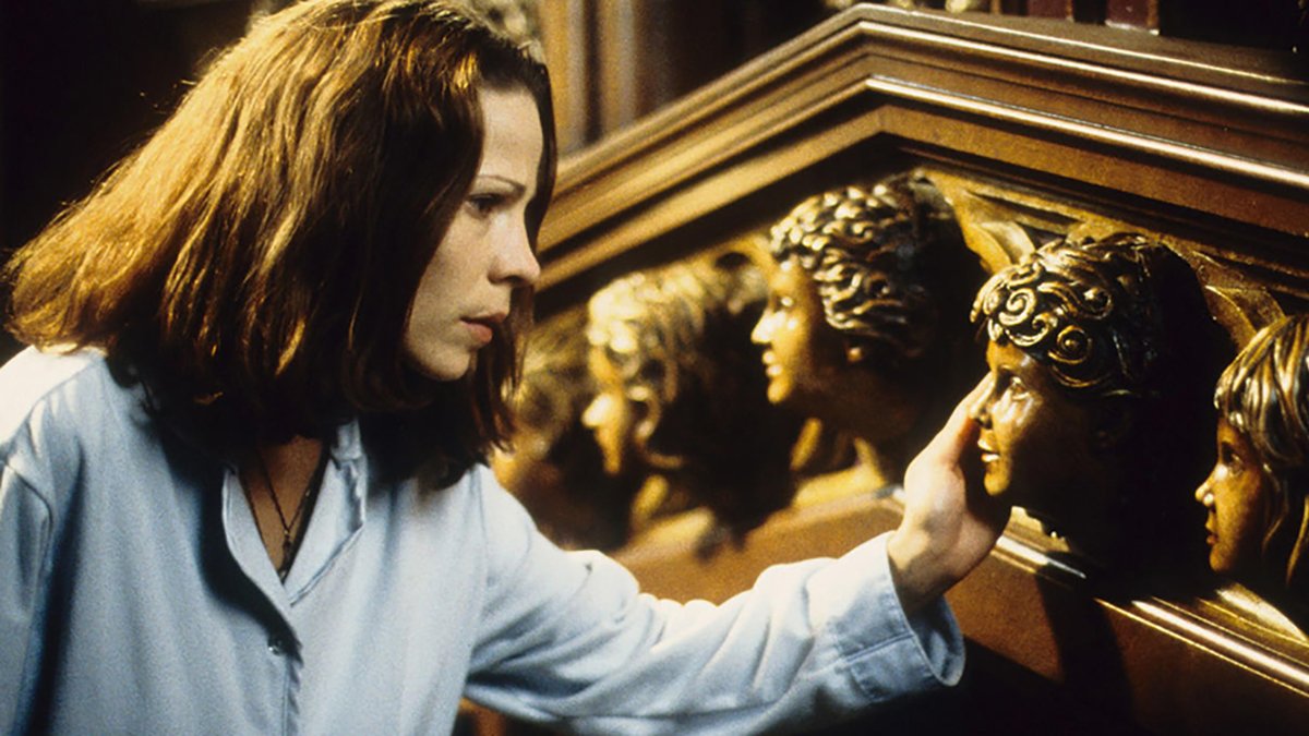 k50cullen's tweet photo. In 1999 and 24 Years Ago, #TheHaunting debuted in theaters on this day RT and Like if you remember this movie. (@lilitaylor, #CatherineZetaJones, #LiamNeeson, #OwenWilson, #MarianSeldes, @BruceDern, #AlixKoromzay, #ToddField, @madlyv, #JandeBont, #DavidSelf, #DonnaRoth, https://t.co/z6eI1OyucL