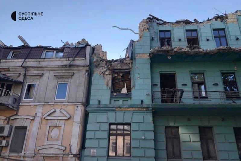 marianne_babich's tweet photo. Les russes ont lancé 19 missiles sur la région d’Odessa aujourd’hui.
Au moins 22 victimes…
D’abord les russes réclament qu’Odessa est une ville russe, ensuite ils détruisent son centre historique, y compris la cathédrale de patriarcat de Moscou.
#RussiaIsATerroristState https://t.co/iKawdErK8d