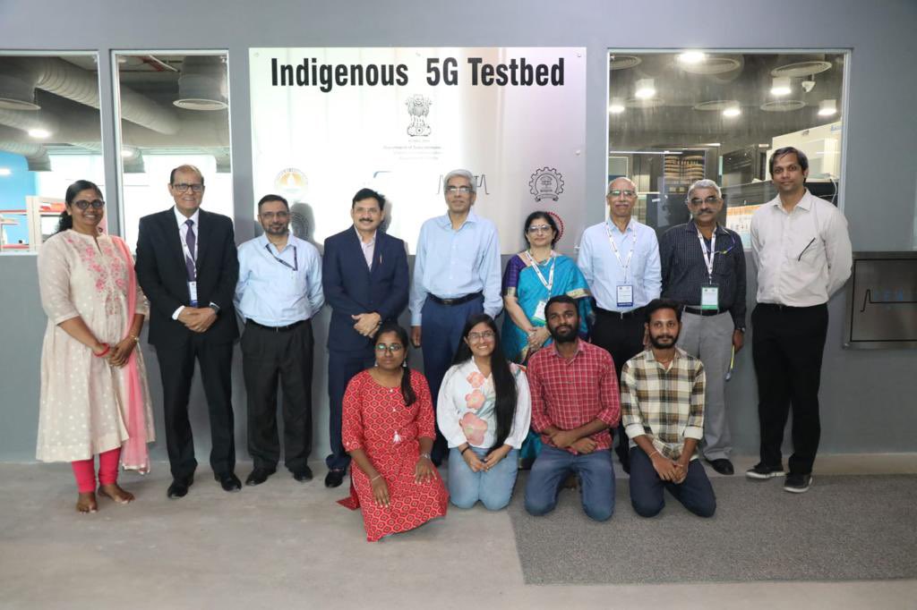 Visited the 5G testbed facilities in @iitmadras, where Prof Bhaskar Ramamurthy showed me the facilities. This @DoT_India funded project has helped in the development of indigenous 5G technology in the country. It will provide the best of the services to the customer at the most…