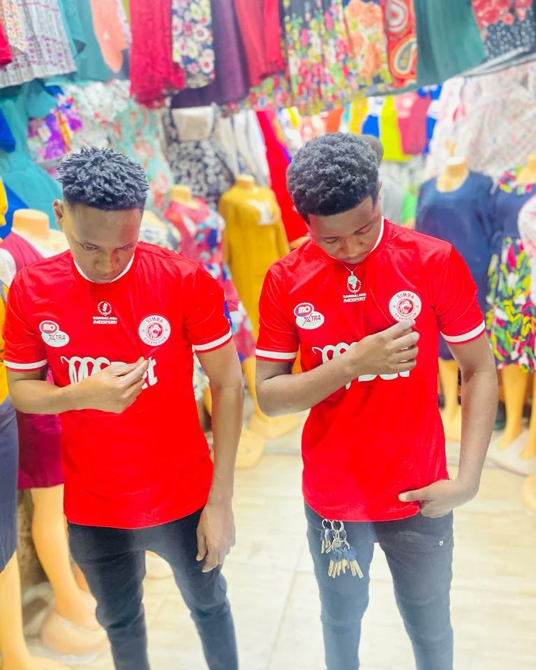 Emerson_egk's tweet photo. Bongo timu ni moja tu @SimbaSCTanzania @ahmed__ally @moodewji #simbasport https://t.co/C3EXDSJVRX