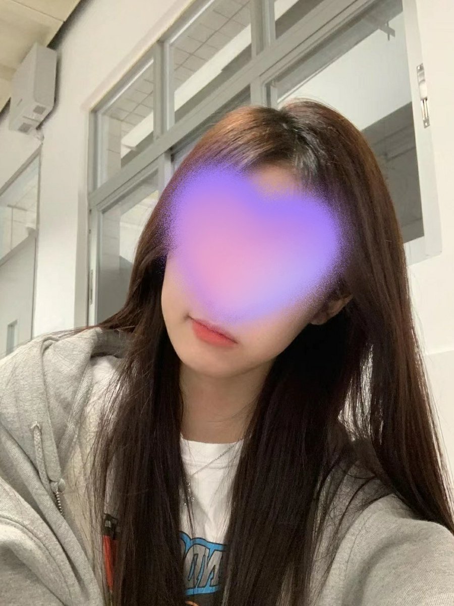 xxtao2005's tweet photo. 有哥哥问小桃下面为什么没有毛毛
小桃一直就没什么体毛啦~下面会有一点点 但是图省事就剃掉啦~
而且小桃还是处女哦~人家只是 比较好色嘛嘿嘿 附一张在学校的照片
#学生婊 #色女 #性瘾 #女大学生 #奶子 #反差女大学生 #���浪贱    #母狗 #做爱 #鸡巴 #骚女友 https://t.co/esTsXja5Zi