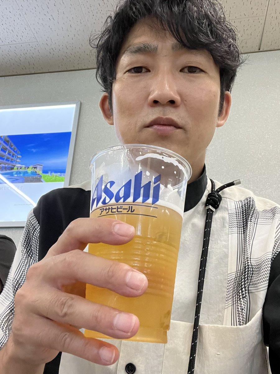 gakuishida's tweet photo. すみません、大分で飲み始めてしまいました。たどり着いた時、ヘロヘロやったらすみません https://t.co/SHJntGUZk9