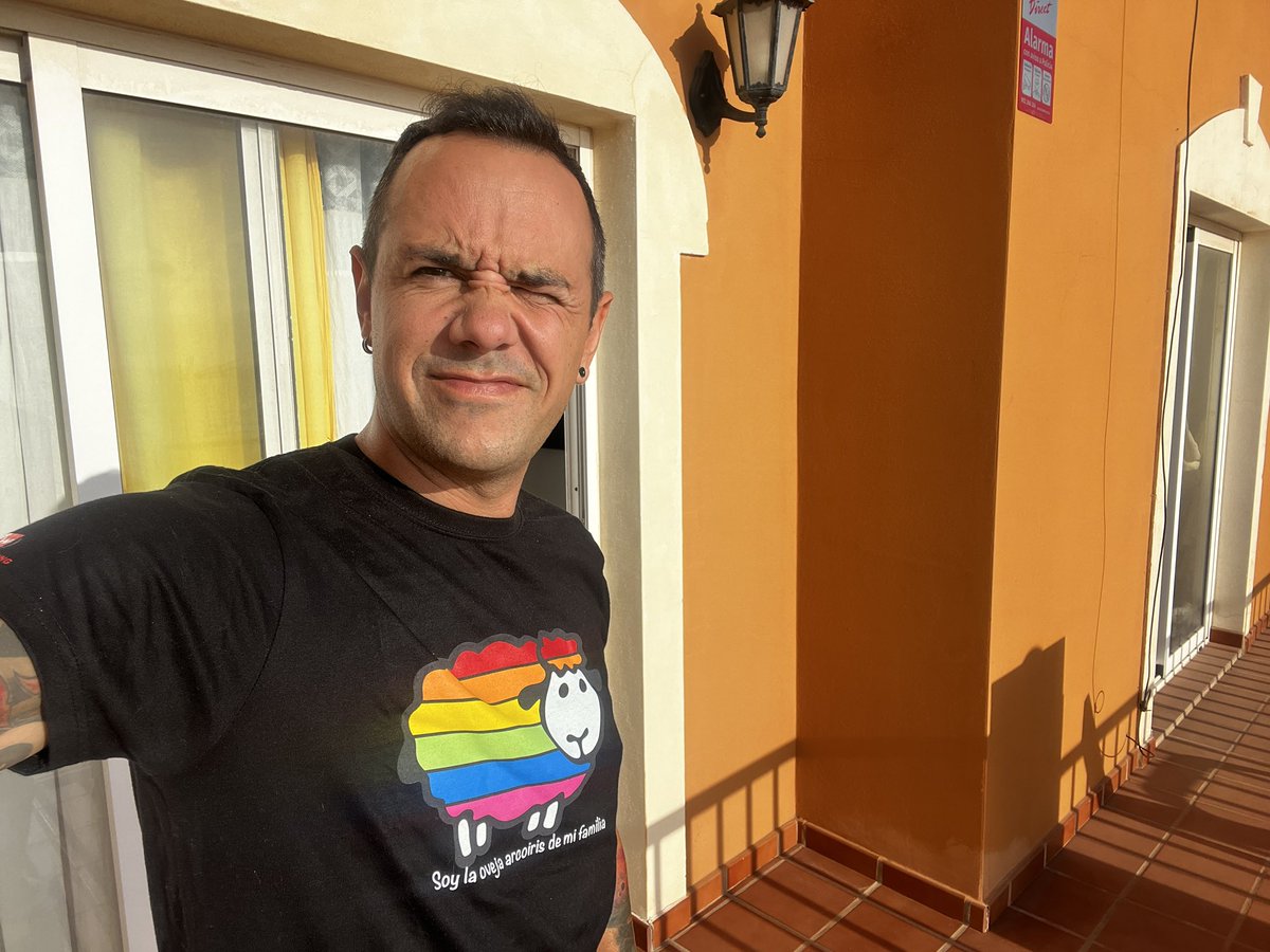 Para no estar como yo en la foto, cara al sol durante los próximos 4 años (que molesta bastante a los ojos)
VOTA