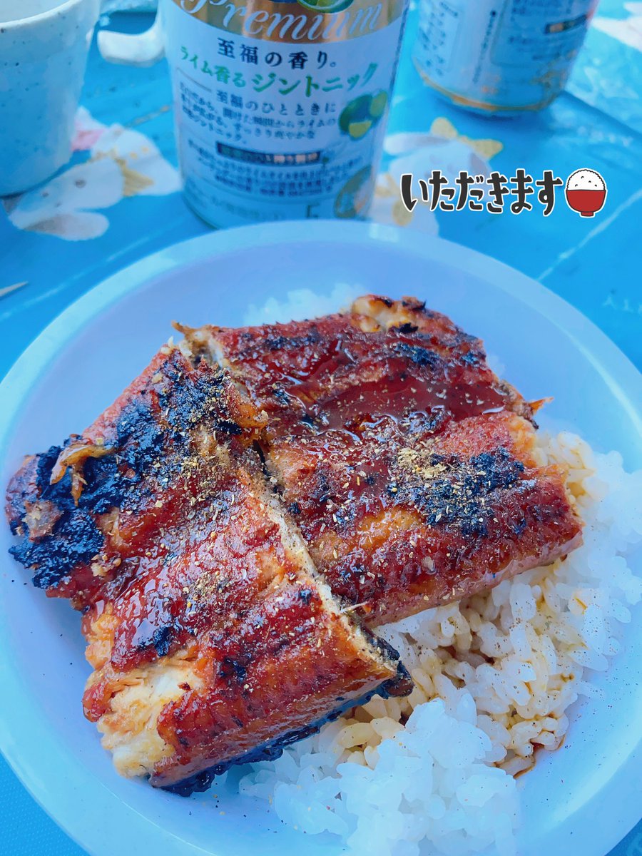 昨日初めて、
海辺で、うなぎの蒲焼き
焼いてたよ🤭

🌊BBQ仲間は、
土用丑の日週間は、
いつも夕飯は、鰻丼なんだって🤤

炭火で焼いたから
パリパリで旨し（笑）