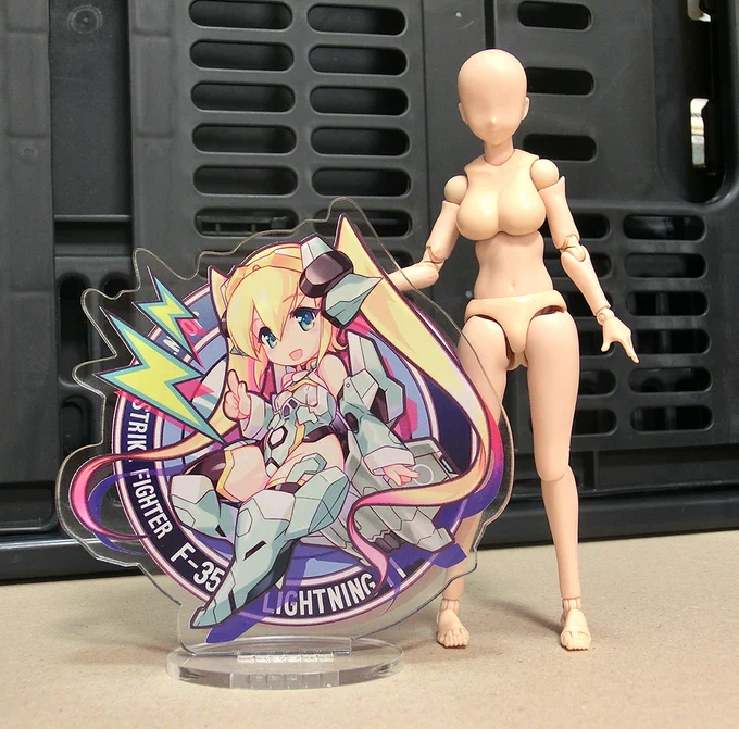 擬人化F-35のエンブレム風アクリルスタンドも作成しましたのでWFに持っていくつもりです。 全高100mm、価格未定 #WF2023S