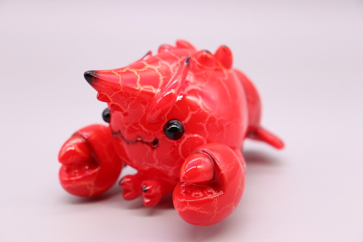 toshihikoito's tweet photo. 香港の作家さんで78joさんのソフビ『BBO』の蓄光素体を赤クラックカラーでカスタムペイントしました。
割れ目が光りますよ。

販売に関しては78joさんのアカウントをチェックしてください。

 #78jo #BBO #sofubi #sofvi #painternet #ソフビ #custompaint https://t.co/PfaD12vK32