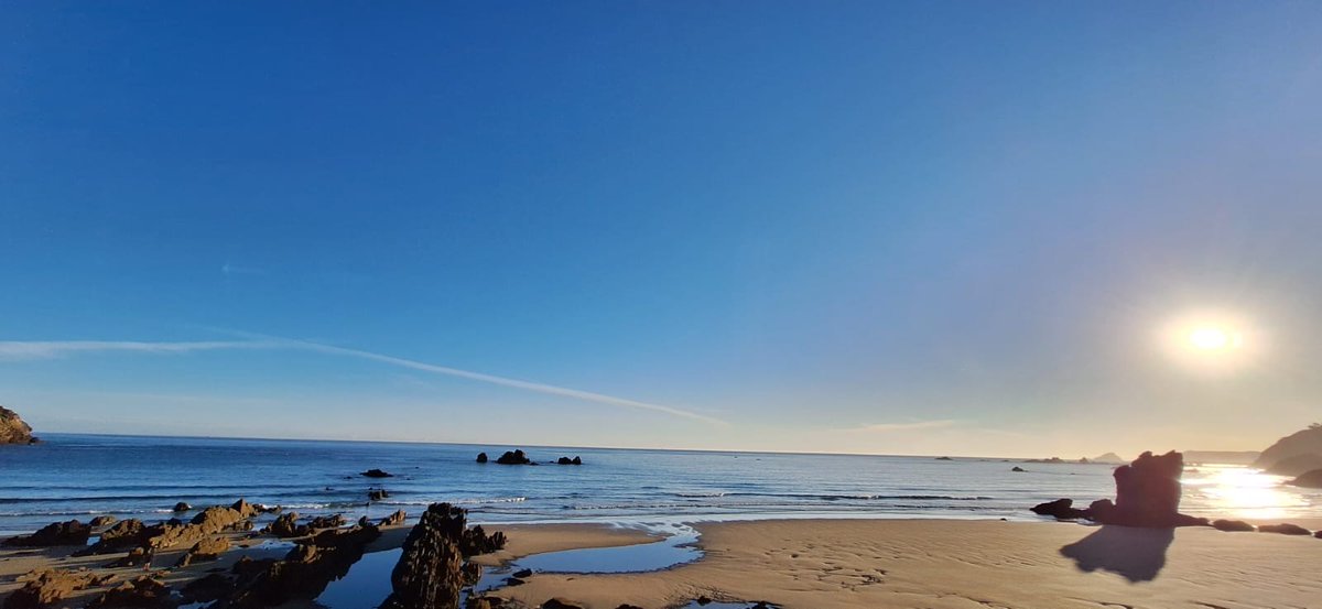 cdtlmuros's tweet photo. Amanece en la #playadeaguilar

#murosdenalon #bajonalon #asturias #playa #paraisonatural #verano #VeranoAzul #turismo #beach #banderaazul

@DestinoBNalon https://t.co/LEwx5P7263