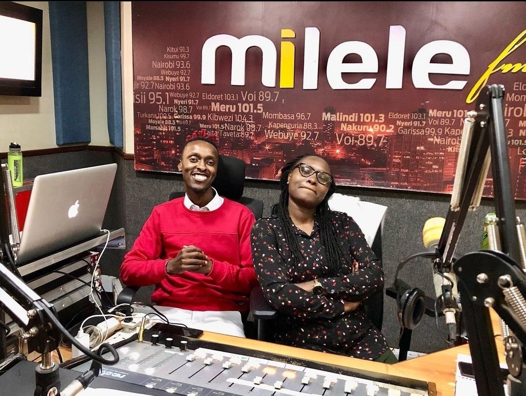 Milele_FM's tweet photo. Karibu tumshukuru na kumsifu mungu ndani ya #ShangweNaUtukufu na @frankthedeejay na @Tyrahmercie.
Unapata baraka ukiwa wapi? https://t.co/R5oPvmyqOz