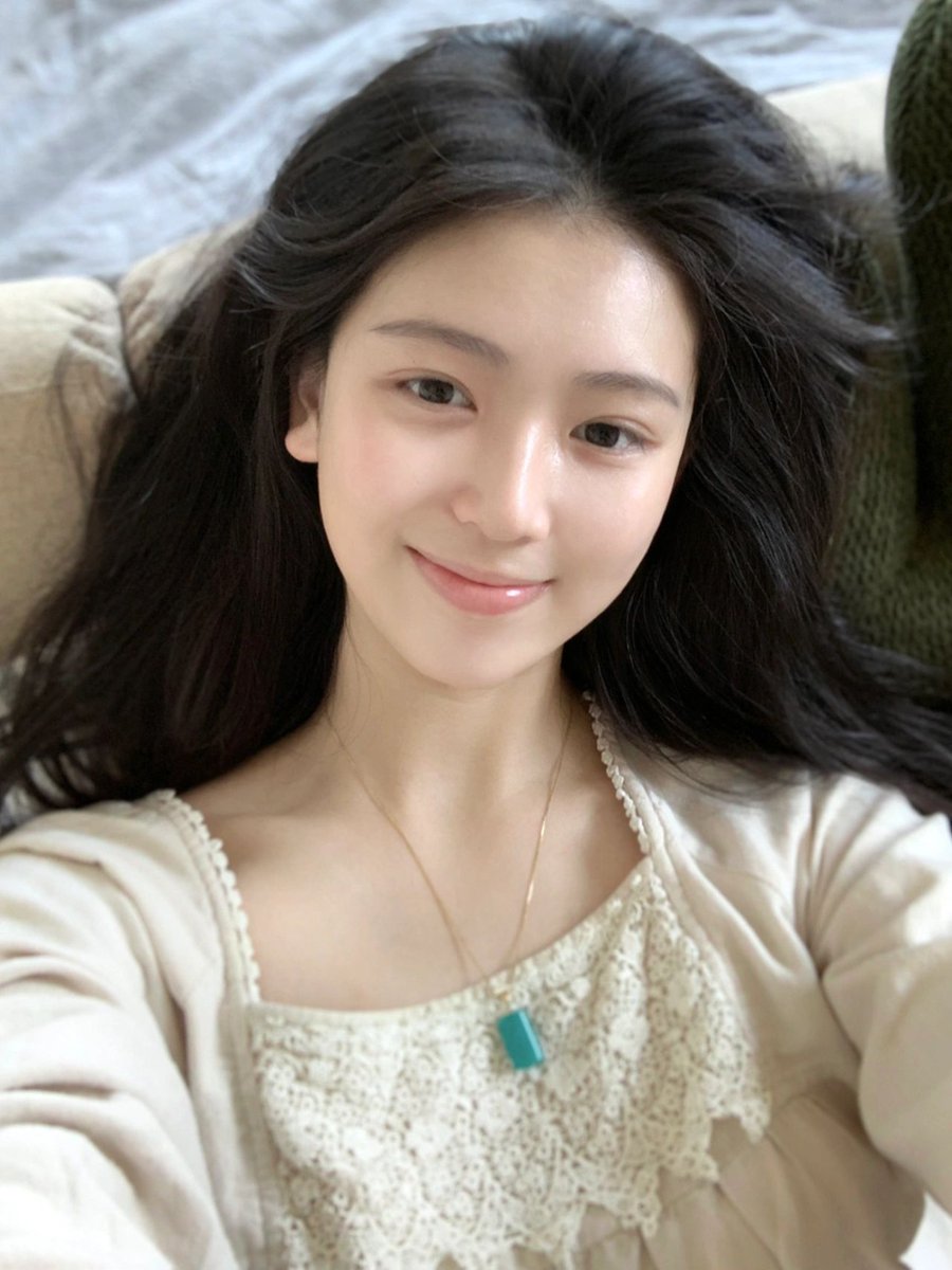 yy6369's tweet photo. 哥哥们，有想我嘛？

爱情，本就是件宁缺勿滥的事，急不得。有爱情，便全心对待，没有爱情，也一个人惬意。 https://t.co/0lGawiKgzM