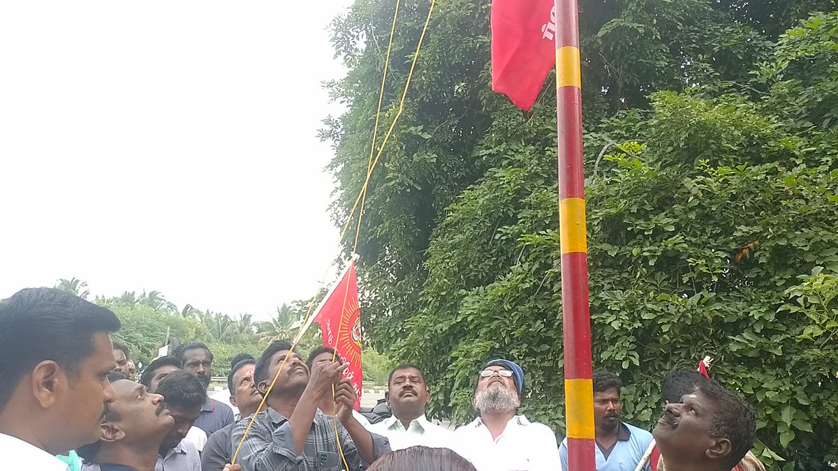 deepak424066818's tweet photo. #மேலூர் தொகுதி நாம் தமிழர் கட்சியின் சார்பில் இன்று 23/7/23 அன்று வஞ்சி நகரம் ஊராட்சியில் புலி கொடி ஏற்றப்பட்டது இதில் திருப்பரங்குன்றம், மதுரை கிழக்கு, மதுரை மேற்கு தொகுதி &amp; மேலூர் தொகுதி உறவுகள் கலந்து கொண்டனர் 
@_ITWingNTK #சீமான் #Seeman #seemanism https://t.co/7IBuEfhT3W