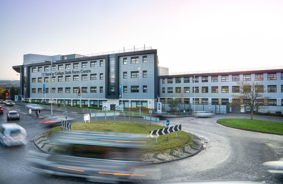 burnleysocial's tweet photo. Imagine being able to get a degree in Medical Biology, accredited by the @RoyalSocBio, right here in Burnley? Well, you can at @burnleyuni. Another reason to bag those qualifications in Burnley! #burnleytown #burnley #medicalbiology #sciencegeek #unilife #royalsocbio https://t.co/NnICojKJEn