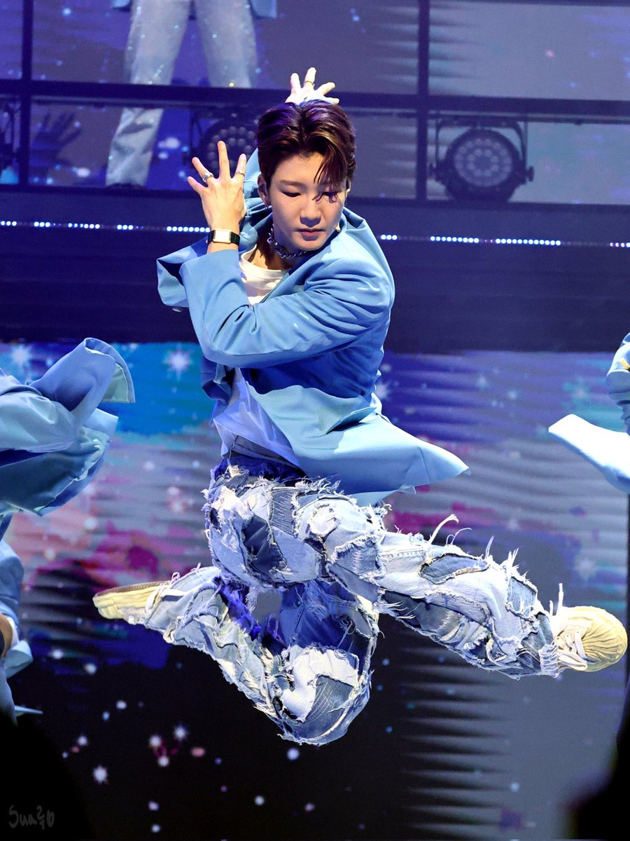 MayaxAru's tweet photo. Congratulations to Lee Seunghoon for being the 1st WINNER member to debut as musical actor &amp; on top of that completing 30 shows in 70 days. 

Thank you for putting amazing show!

KEEP DANCING LEE SEUNGHOON
#ThankYouHoonSamdong #DreamHigh 
#이승훈 @official_hoony_ #HOONY https://t.co/7uMxTYk67q