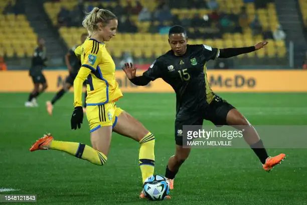LTAagency_'s tweet photo. 🇸🇪🆚🇿🇦
Prima partita del girone per il Sud Africa di capitan @fifinhojane al #Mondiale 🏆
📸 @gettysport
#FIFAWWC #ltaagency #ltaagencyitalia #calciofemminile #mondiale #coppadelmondo #soccer #soccerwomen #womensfootball #womensworldcup2023 #sudafrica #capitan #refiloeajane https://t.co/VxUCxt4X03