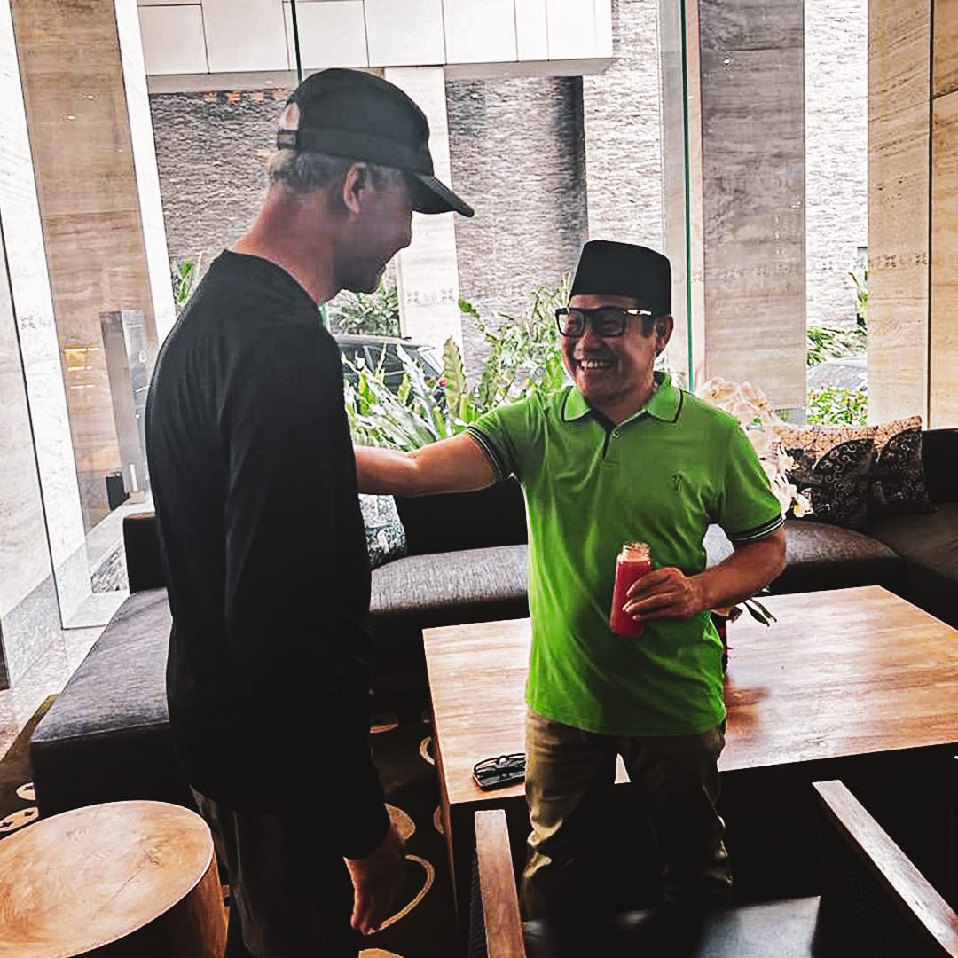 ganjarpranowo's tweet photo. Biar energinya makin bertambah, Gus @cakimiNOW ternyata milih minuman berwarna merah. 

Sehat selalu ya, gus. Semoga di Harlah ke 25 ini PKB semakin membawa berkah. https://t.co/eUvhaKosaa