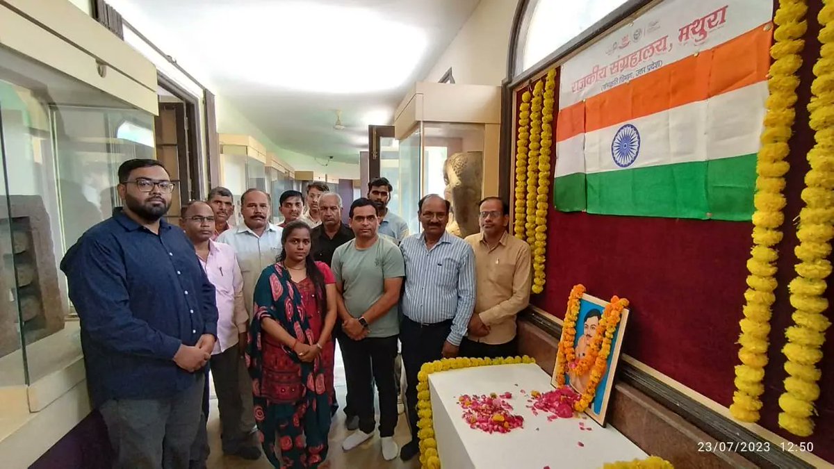 MuseumMathura's tweet photo. राजकीय संग्रहालय,मथुरा में 'आजादी का अमृत महोत्सव' के अंतर्गत आज दिनाँक 23 जुलाई, 2023 को महान क्रांतिकारी चंद्रशेखर आज़ाद जी की जयंती के अवसर पर संग्रहालय परिवार द्वारा माल्यार्पण एवं पुष्पांजलि कार्यक्रम आयोजित किया गया।
@jaiveersingh099
@upculturedept
#mathuramuseum
#Everyone https://t.co/to7whnNwEd