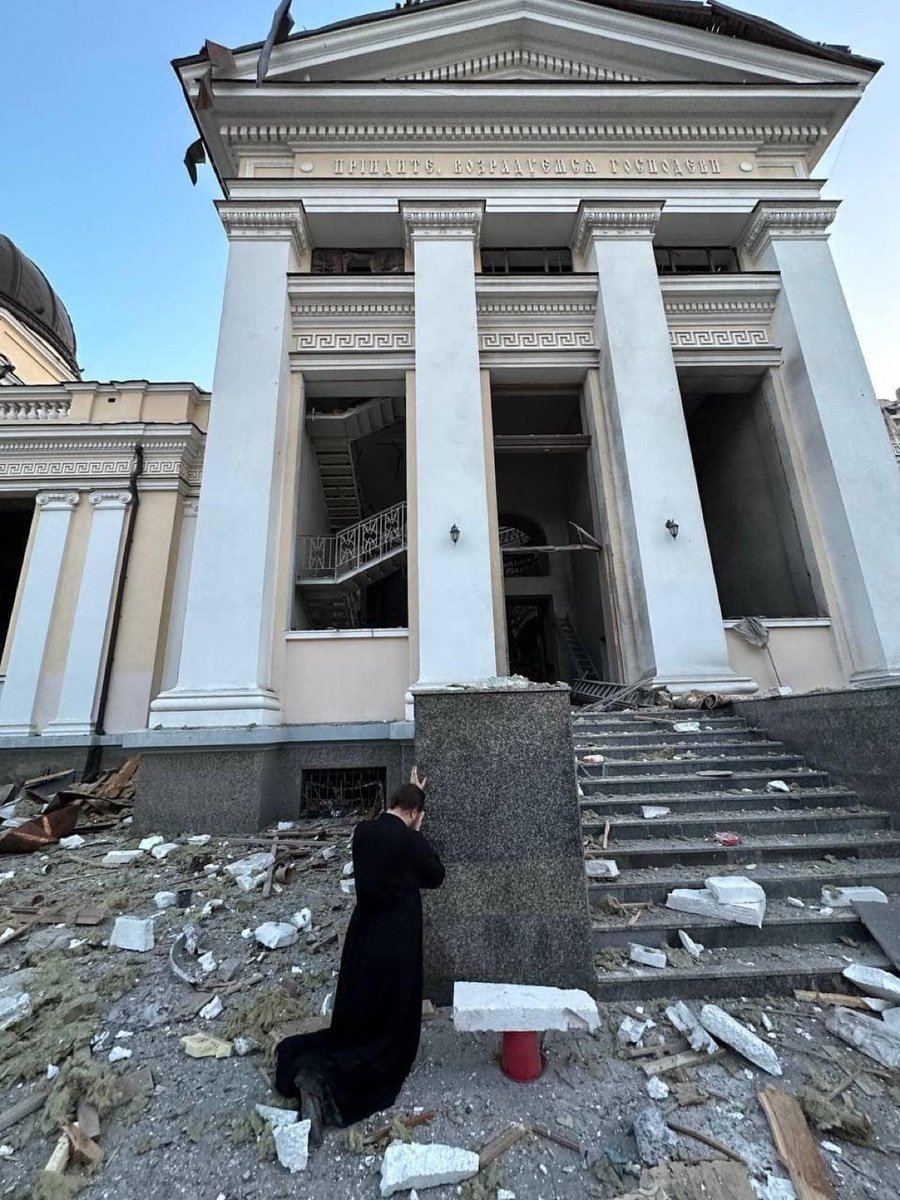 #Ukraine, #Odesa 
Ich kapituliere.

Aber nicht vor #Russland, sondern vor meinen inneren Gefühlen. Aus Ekel und Abscheu ist nun endgültig blanker Hass gegen Russland geworden.

Mehr will ich dazu nicht sagen.