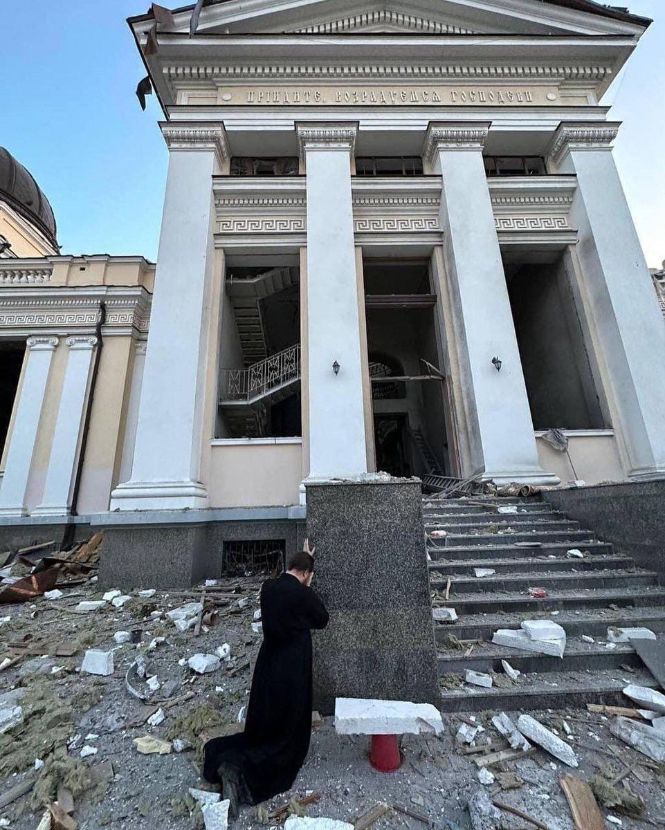 Built in 1794, destroyed in 1936, rebuilt in independent Ukraine, ‘protected’ by UNESCO, btw any comments @UNESCO ?