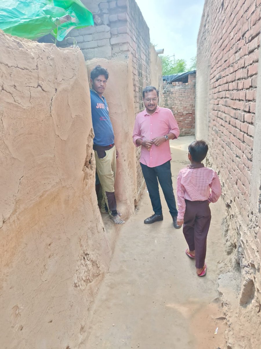 Ritamchaturvedi's tweet image. बच्चों की विद्यालय में उपस्थिति सुनिश्चित करने हेतु प्रयास। देश आगे बढ़ेगा जब हर बच्चा पढ़ेगा । @basicshiksha_up @UPGovt @thisissanjubjp @bsa_kannauj @dm_kannauj @basicshiksha_up @EduMinOfIndia 
#upbasic #basicEducation