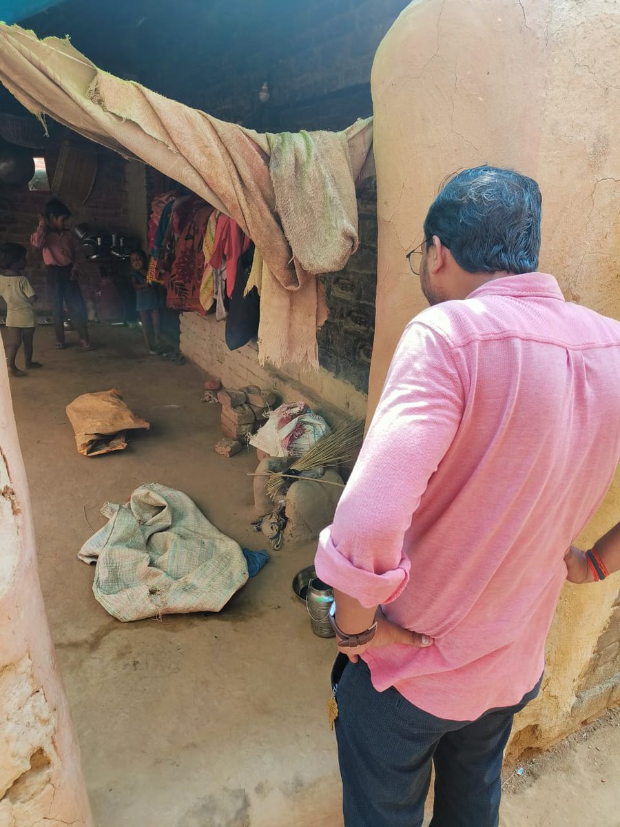 Ritamchaturvedi's tweet image. बच्चों की विद्यालय में उपस्थिति सुनिश्चित करने हेतु प्रयास। देश आगे बढ़ेगा जब हर बच्चा पढ़ेगा । @basicshiksha_up @UPGovt @thisissanjubjp @bsa_kannauj @dm_kannauj @basicshiksha_up @EduMinOfIndia 
#upbasic #basicEducation