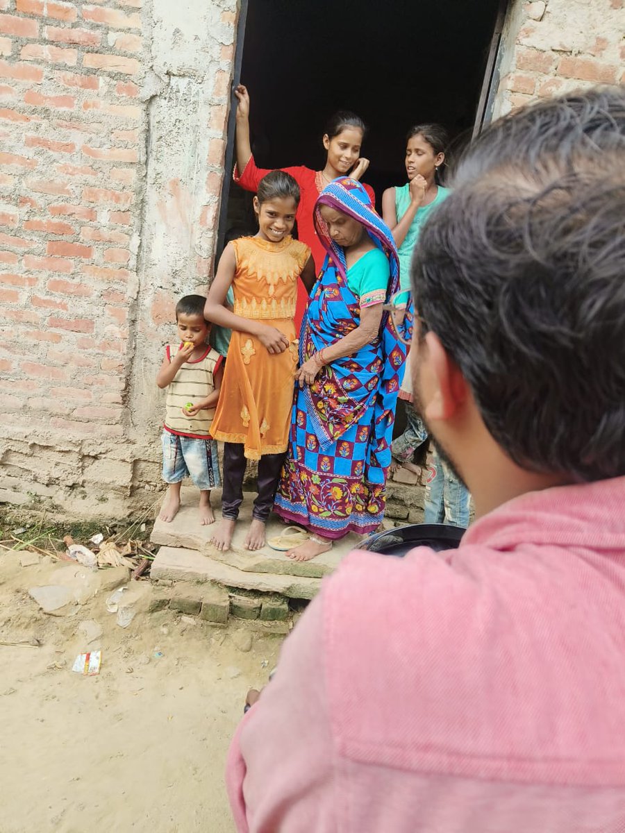 Ritamchaturvedi's tweet image. बच्चों की विद्यालय में उपस्थिति सुनिश्चित करने हेतु प्रयास। देश आगे बढ़ेगा जब हर बच्चा पढ़ेगा । @basicshiksha_up @UPGovt @thisissanjubjp @bsa_kannauj @dm_kannauj @basicshiksha_up @EduMinOfIndia 
#upbasic #basicEducation