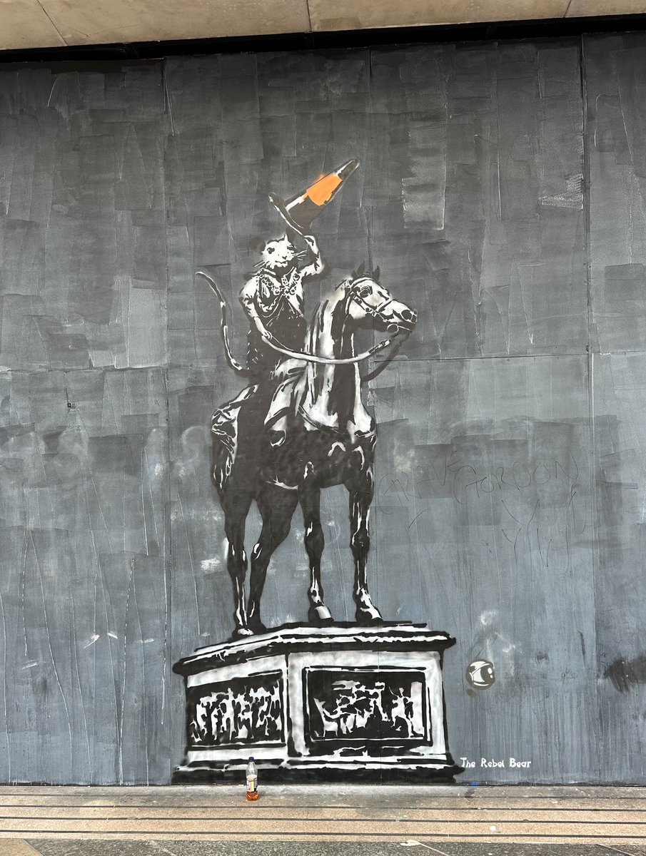 Anyone else managed to get along to the Banksy “Cut and Run” Exhibition at Glasgow’s Gallery of Modern Art?
Everything I’d hoped for and more…atmospheric, evocative, poignant and humble, whilst packing some almighty sociopolitical punches