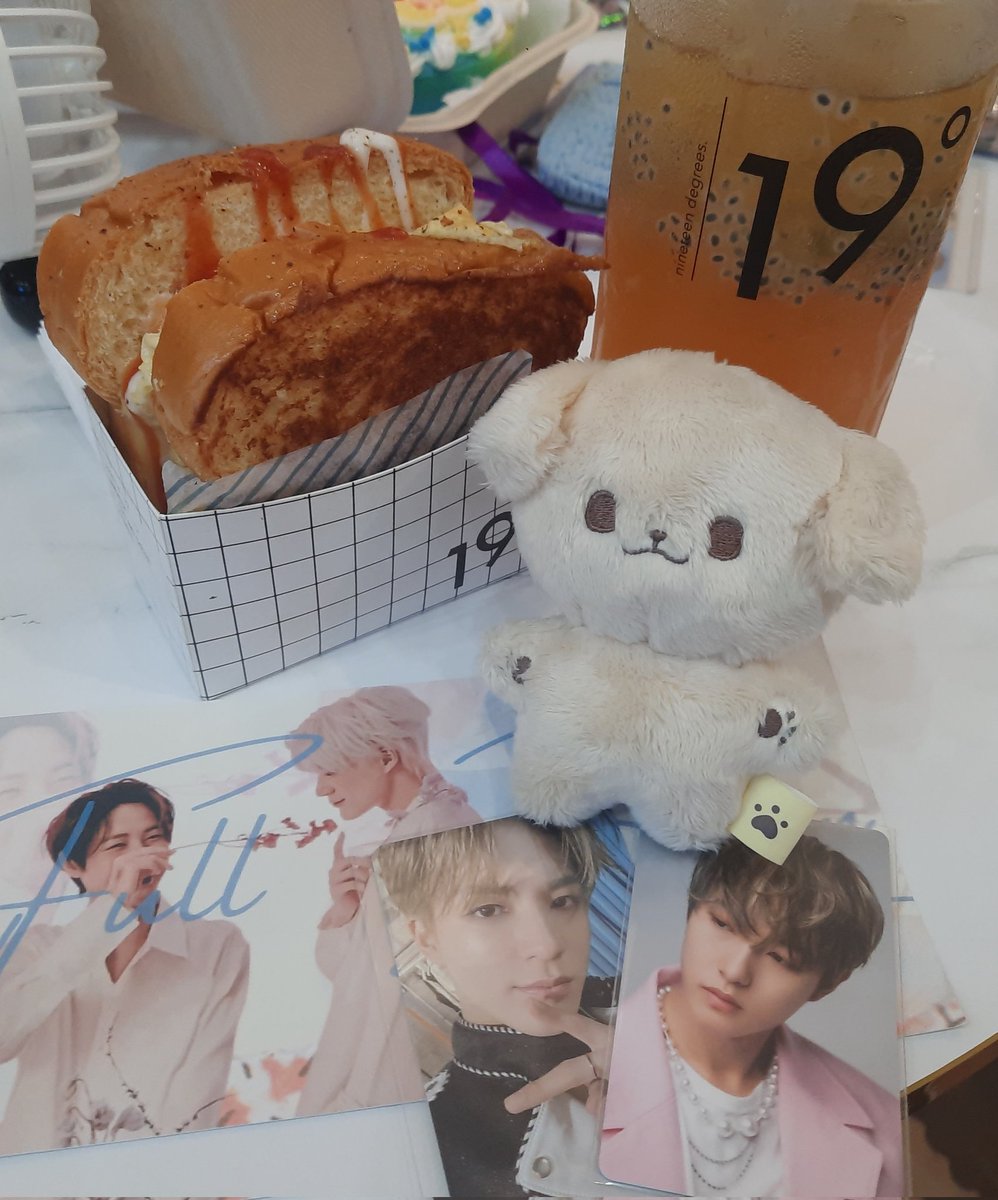 jenocentric_'s tweet photo. happy jenren day!!!! https://t.co/0Ms873P2PE