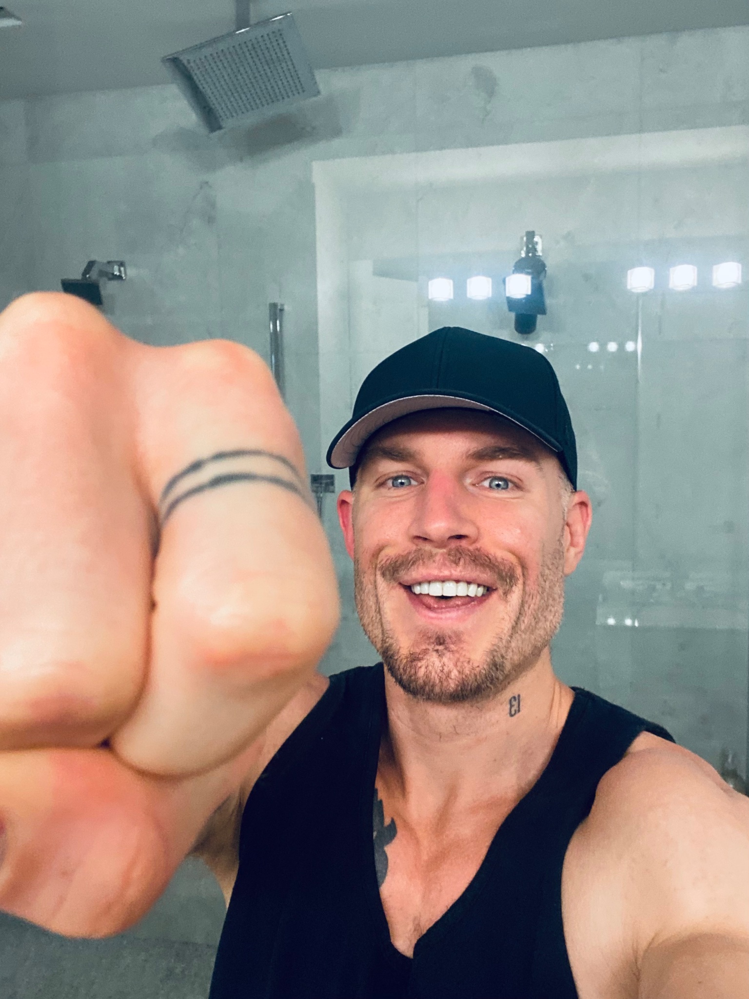 Alex Becker 🍊🏆🥇 on Twitter "4am. Cold shower. Red light therapy. 70