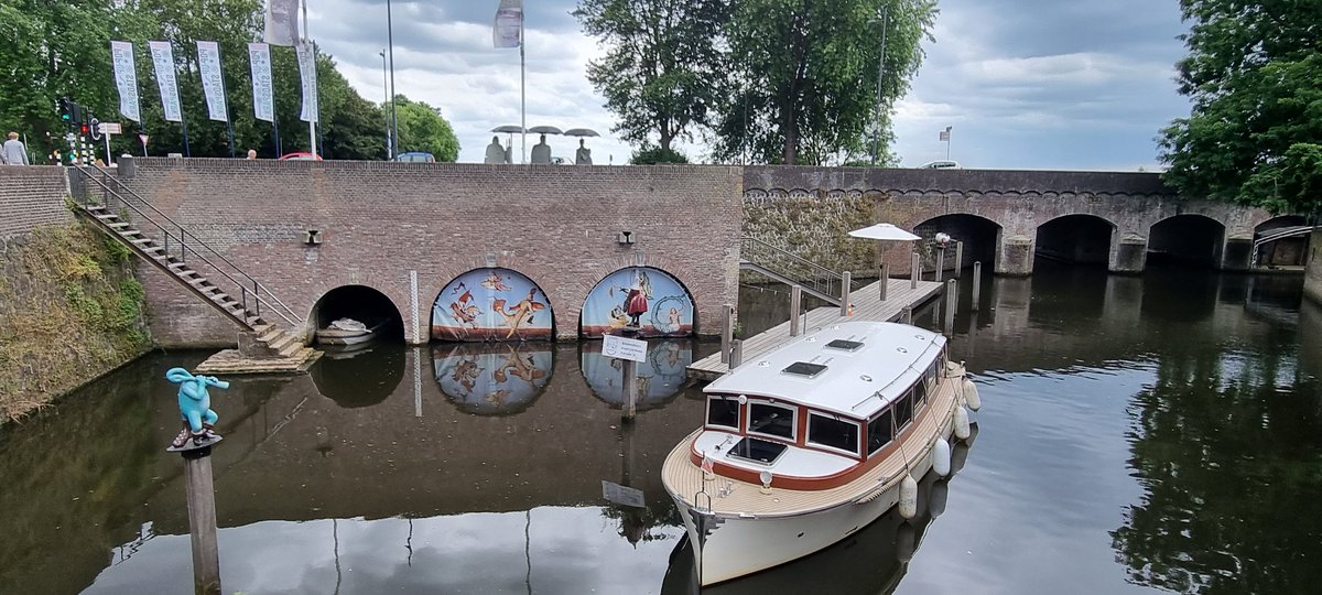 johan_klos's tweet photo. Goedemiddag leuke #rondleiding in #denbosch gehad op #zaterdagmiddag gelukkig #droogweer er bij #noordbrabant de #sintjan kon ik niet meer beklimmen zat al vol #nederland #toerist in eigen land 🙋♀️🙋♂️🙋♂️ https://t.co/Wyya6tKcsH