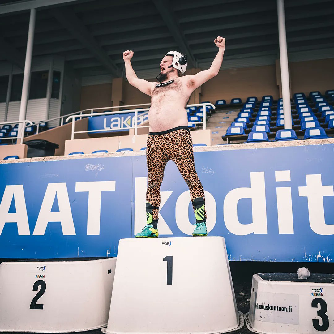 valco_fi's tweet photo. Nosta käsi ylös, jos kuulokkeet ovat tehneet treeneistäsi parempia! 🙌 Osta omasi osoitteessa https://t.co/olXIpJMAYM. #Valco #VMK25 #EnergizeYourWorkout #NoPainNoGain https://t.co/MWenhL3Srt