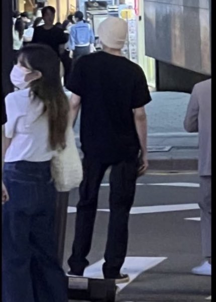 wooseokmp3's tweet photo. standing https://t.co/ZxTmEiDPaG