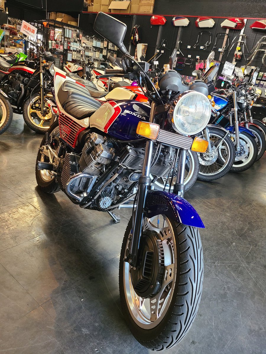 technical0929's tweet photo. 【USED  BIKE】
🆕 HONDA CBX400F 1型
        二型エンジン搭載
    トリコロールカラー🇫🇷
       BEET テールカウル
        税込  3,300,000～
#CBX400F  #CBX400FF
#テクニカルサービス本多 https://t.co/inQhGOLo4i