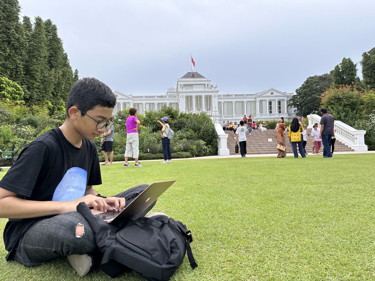 ainunnajib's tweet image. Dzuizz #CodingEverywhere The Istana edition