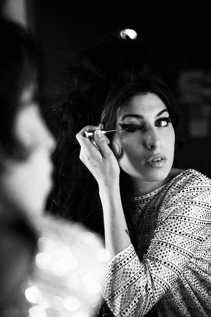 RT @imthekingofthe4: Amy Winehouse - Rehab (Live on David Letterman) https://t.co/sovDrskS8z via @YouTube https://t.co/bsgakRHjCq