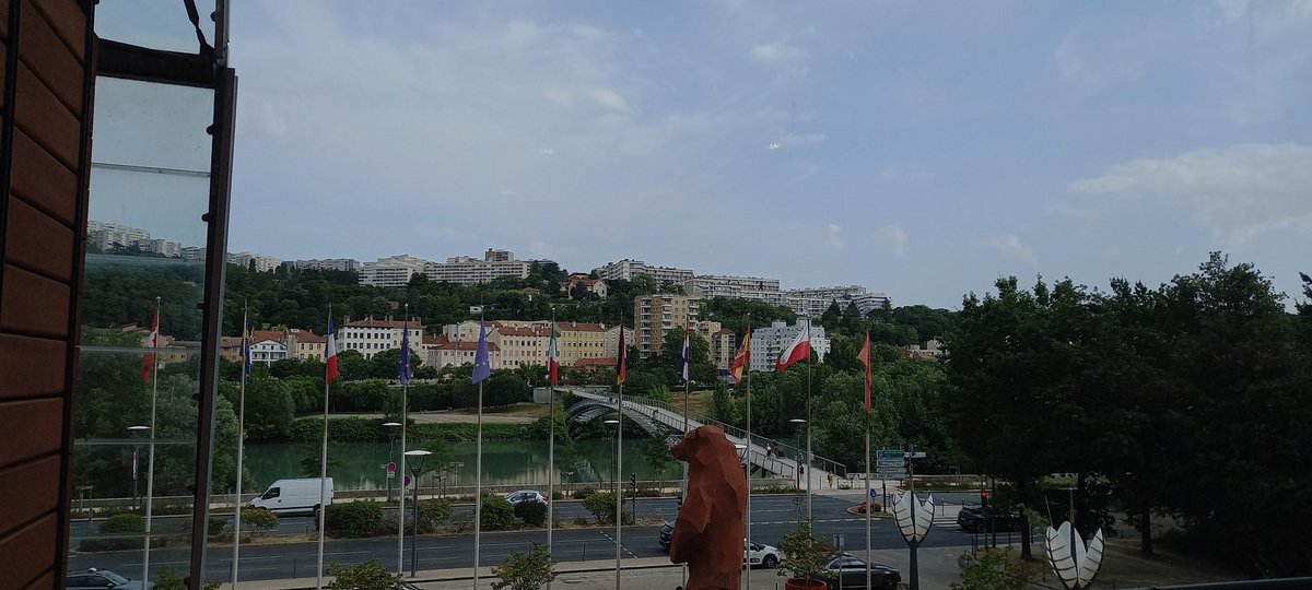 LisannaPaladin's tweet photo. The venue of #SCS2023 @iscbSC happening today, the view from here, the wonderful Parc de la Tete d'Or that I will walk through every morning 💚 to come here to @iscb #ISMBECCB2023 https://t.co/qoPpYRPV29