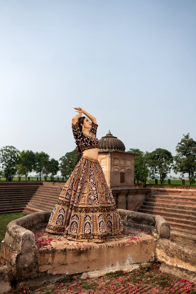 Bridal shoot in Amritsar ❤️❤️
:
#indianbride  #indianbride #bridalmakeup #bridalshoot #punjab #shootdiaries #bridalphotography #bridallehenga #bridaljewellery #nehamalik