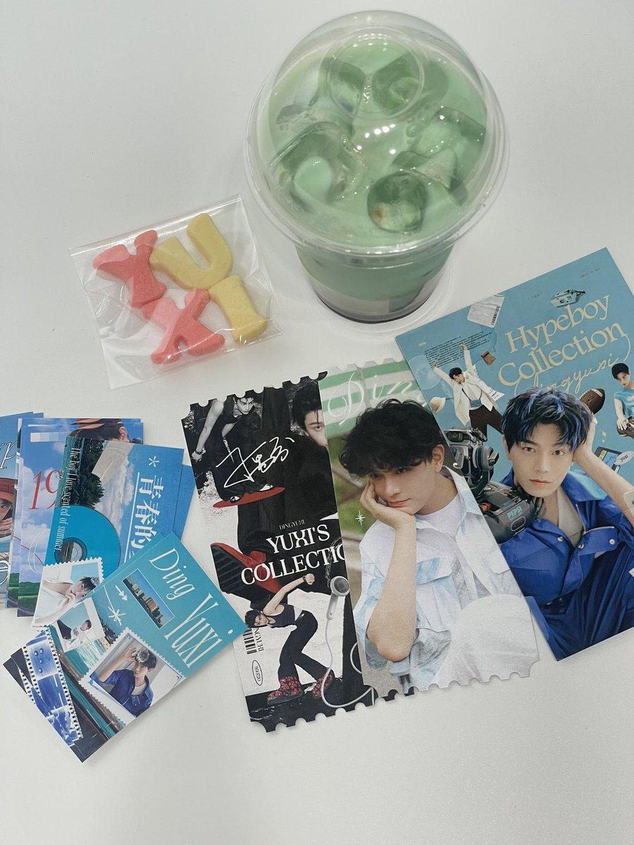 Odor_summer's tweet photo. 먼길왔어요~^^ 
생카 주최해주셔서 감사해요 해당화 짱 💙
#Hype_boy_collection
#0720丁禹兮生日快乐 https://t.co/IwHg8xbkiA