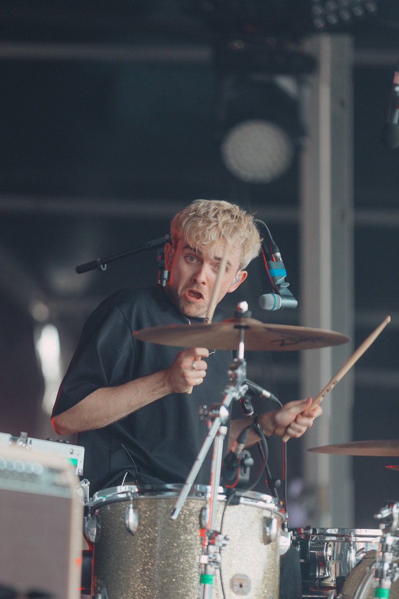 Ils ont fait chavirer les cœurs sensibles de celles et ceux venu·e·s en nombre pour les applaudir sur l’Alternative Stage hier : <a href="/onlythepoetsuk/">only the poets</a>, l’un des temps forts de la journée d’hier à Lollapalooza Paris !
#LollaParis #Lollapalooza
📸 Anatole Vialard