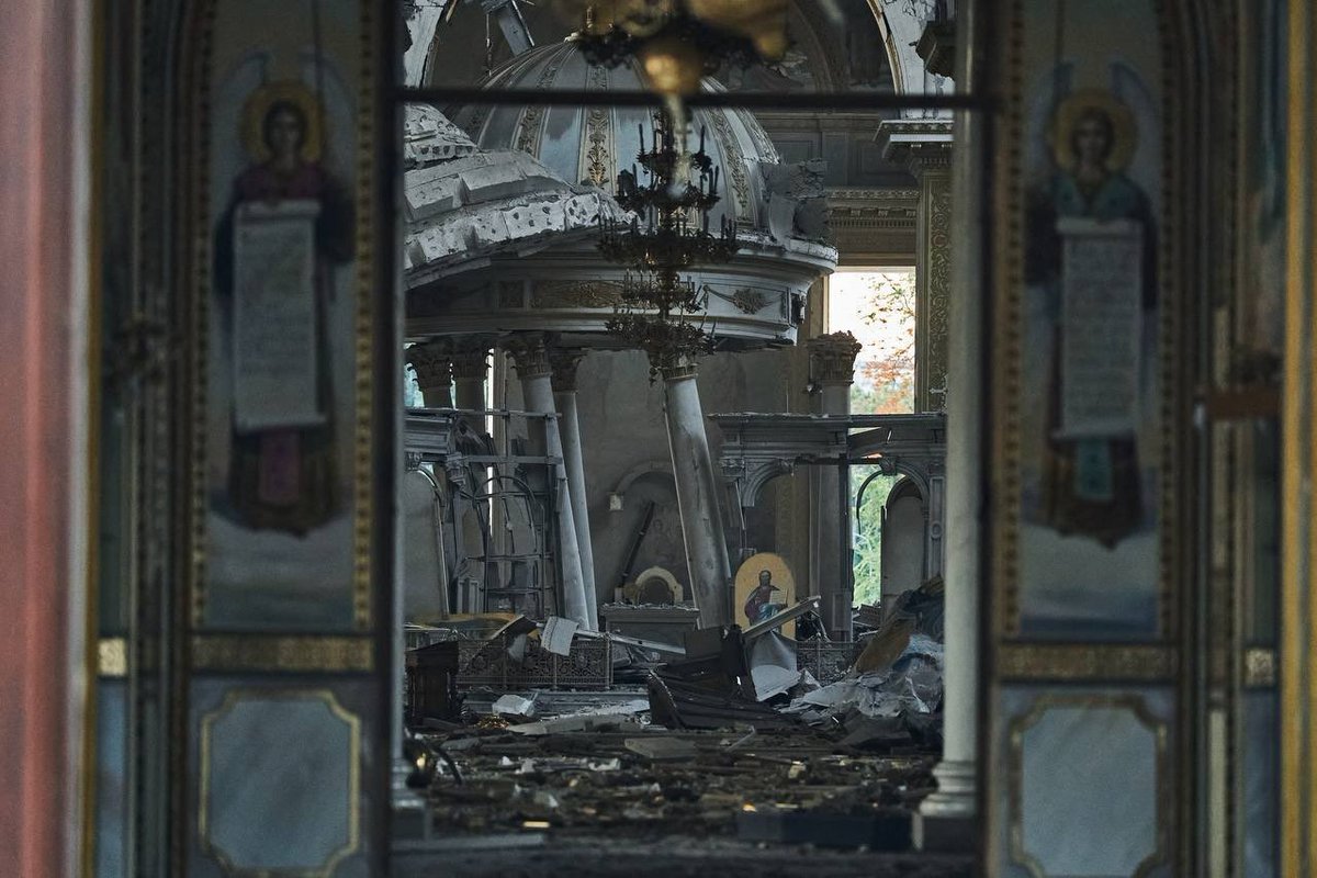 Destroyed twice - by Stalin and Putin - the Odesa Transfiguration Cathedral was built between 1794 and 1808. It was blown up by the Bolsheviks in 1936 and rebuilt after Ukraine regained independence (1996–2006).
On the night of July 22–23, 2023, it was hit by a russian missile.