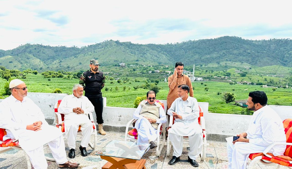 GhaisAslam's tweet photo. چوک صاحباں چڑہوئی: 
صدر پاکستان پیپلز پارٹی آزاد کشمیر و سینئر پارلیمنٹیرین چوہدری محمد یاسین سے حلقہ چڑہوئئ کے وفود ملاقات کر رہے ہیں.
@BBhuttoZardari @BakhtawarBZ #PPPAJK https://t.co/BsDRo53ob3